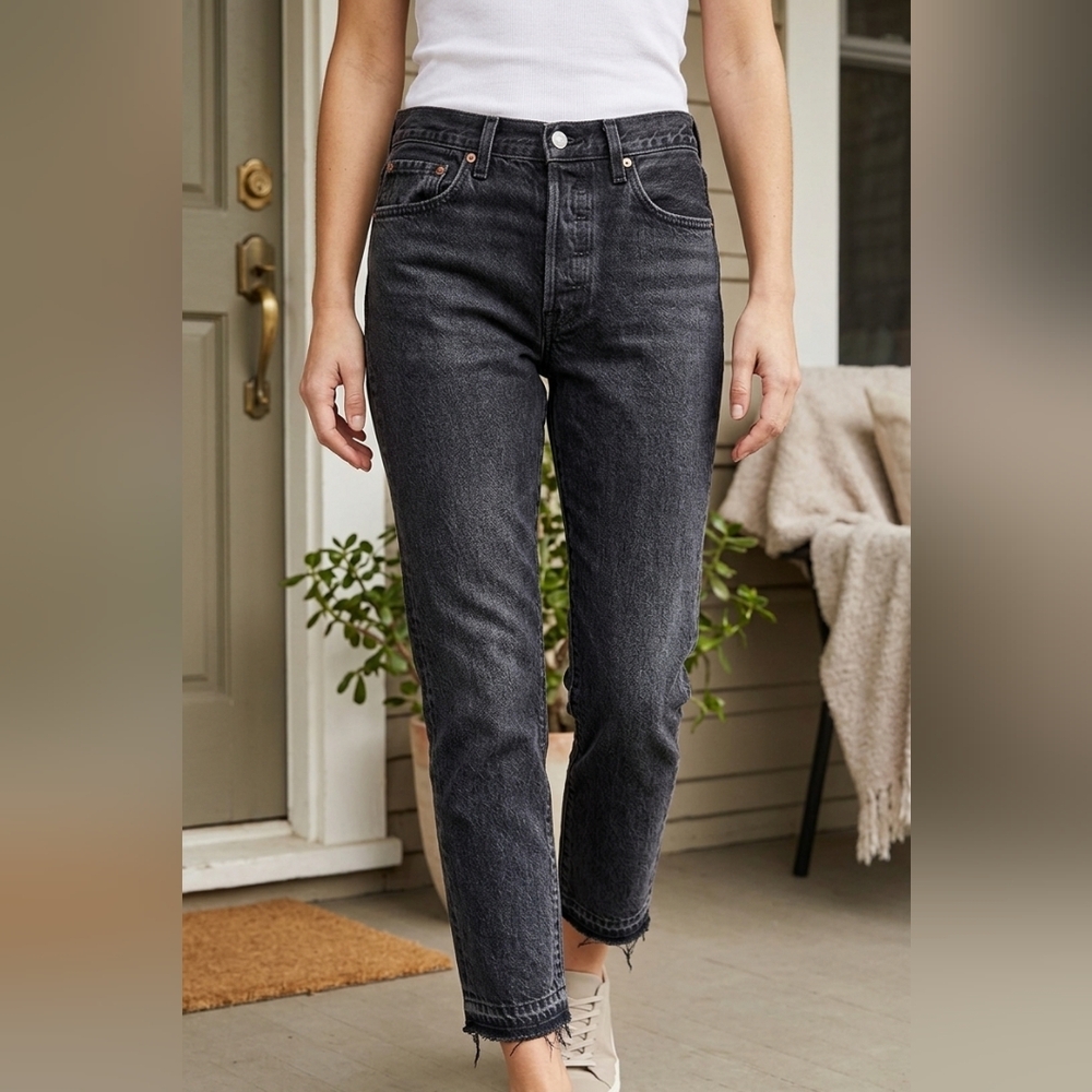 Levi’s Black Denim Jeans Size 28 High Rise Straight Crop Raw Hem 100% Cotton